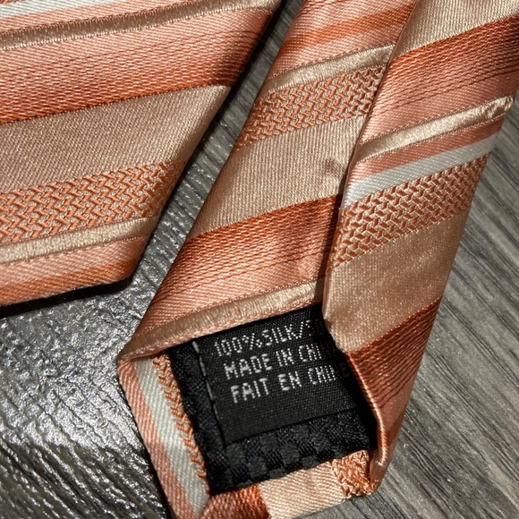 Sean John 100% Silk Tie Ivory Beige Striped - Picture 3 of 3